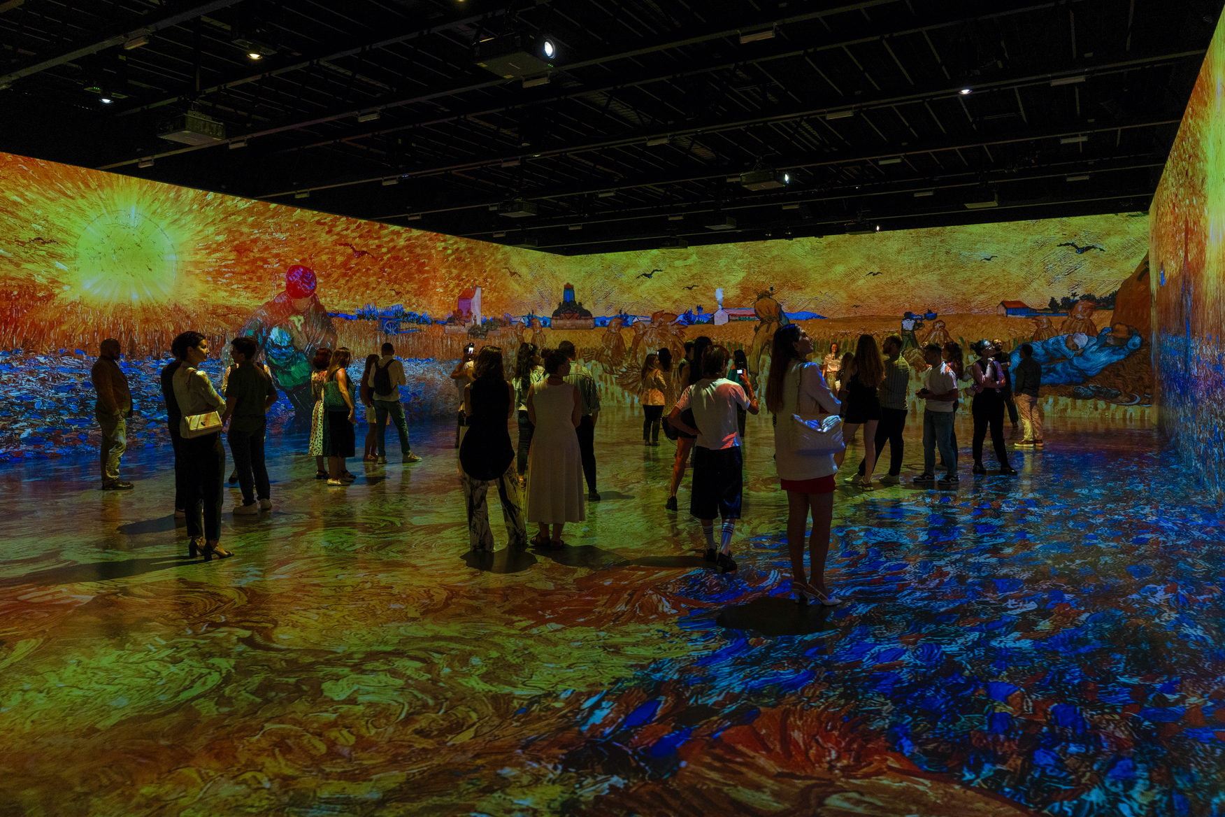 Van Gogh'un Işığında Dijital Bir Yolculuk: "Işığın İzinde" Sergisi Ziyarete Açıldı