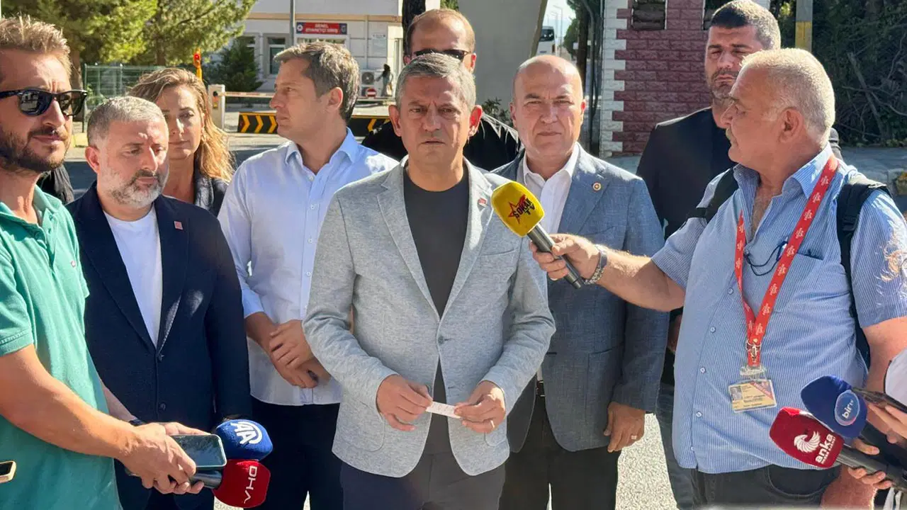 Özgür Özel'den İzmir'de tutuklu başkanlara ziyaret: ‘Murat Çalık’ın anasına acırım, dedesine acırım’