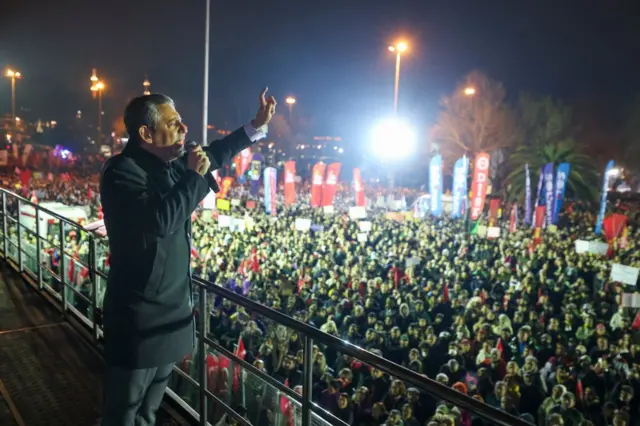 CHP'li Ağbaba: Özgür Özel bunu seçilir seçilmez yasakladı!