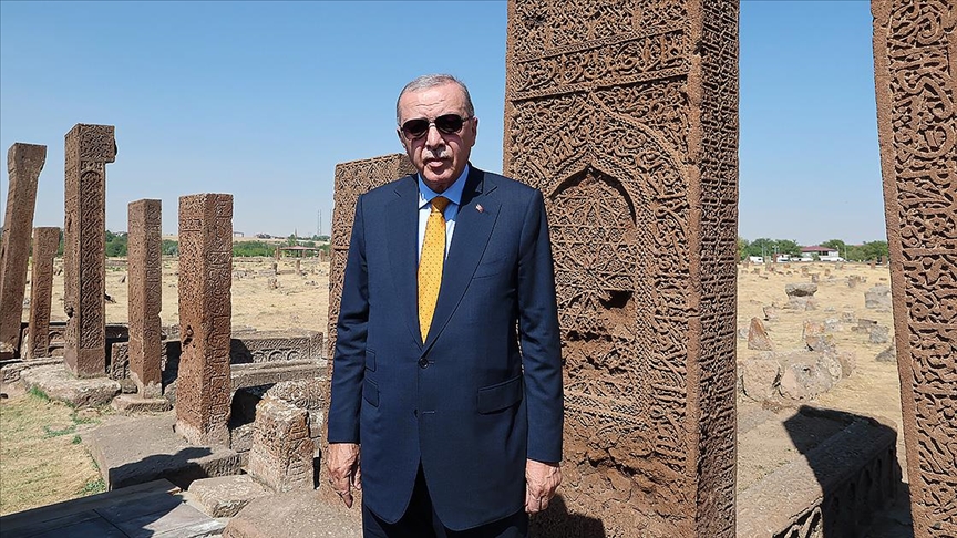 Malazgirt'te ilginç uygulama: Erdoğan’ın programına katılan öğrenciye 300 TL