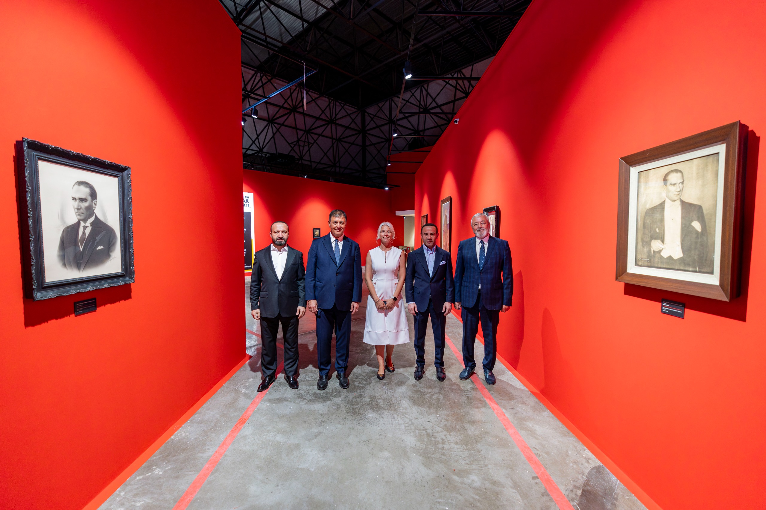 İzmir, Atatürk ve Refik Anadol sergilerine ev sahipliği yapıyor