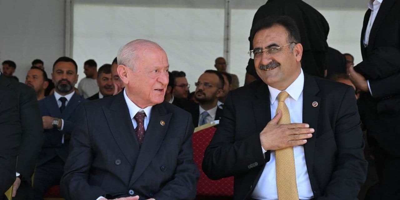 Önce AKP yönetimi sonra Bahçeli: DEM Partili başkana davet