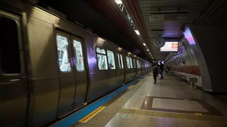 CHP’nin Beyoğlu mitingi öncesi Şişhane metrosu valilik tarafından kapatıldı