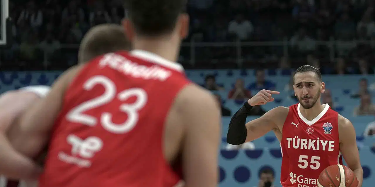 12 Dev Adam, EuroBasket 2025'e gövde gösterisiyle başladı!