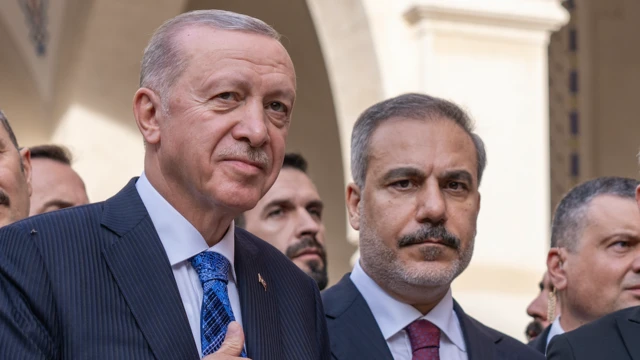 Yeni Akit yazarı "RTE yoruldu artık dinlesin" dedi Hakan Fidan'a atıf yaptı
