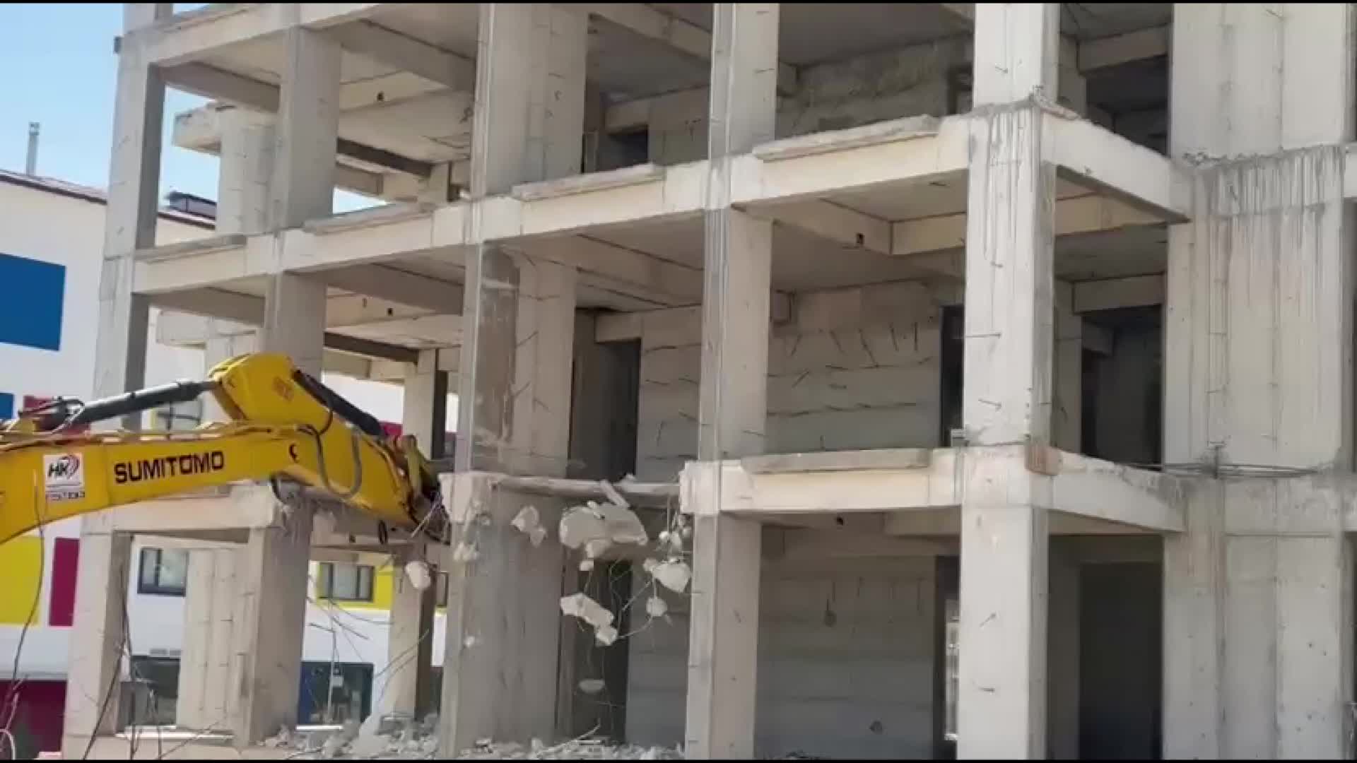 Şanlıurfalı müteahhit kendi binasını ihbar etti, 5 katlı inşaat yıkıldı