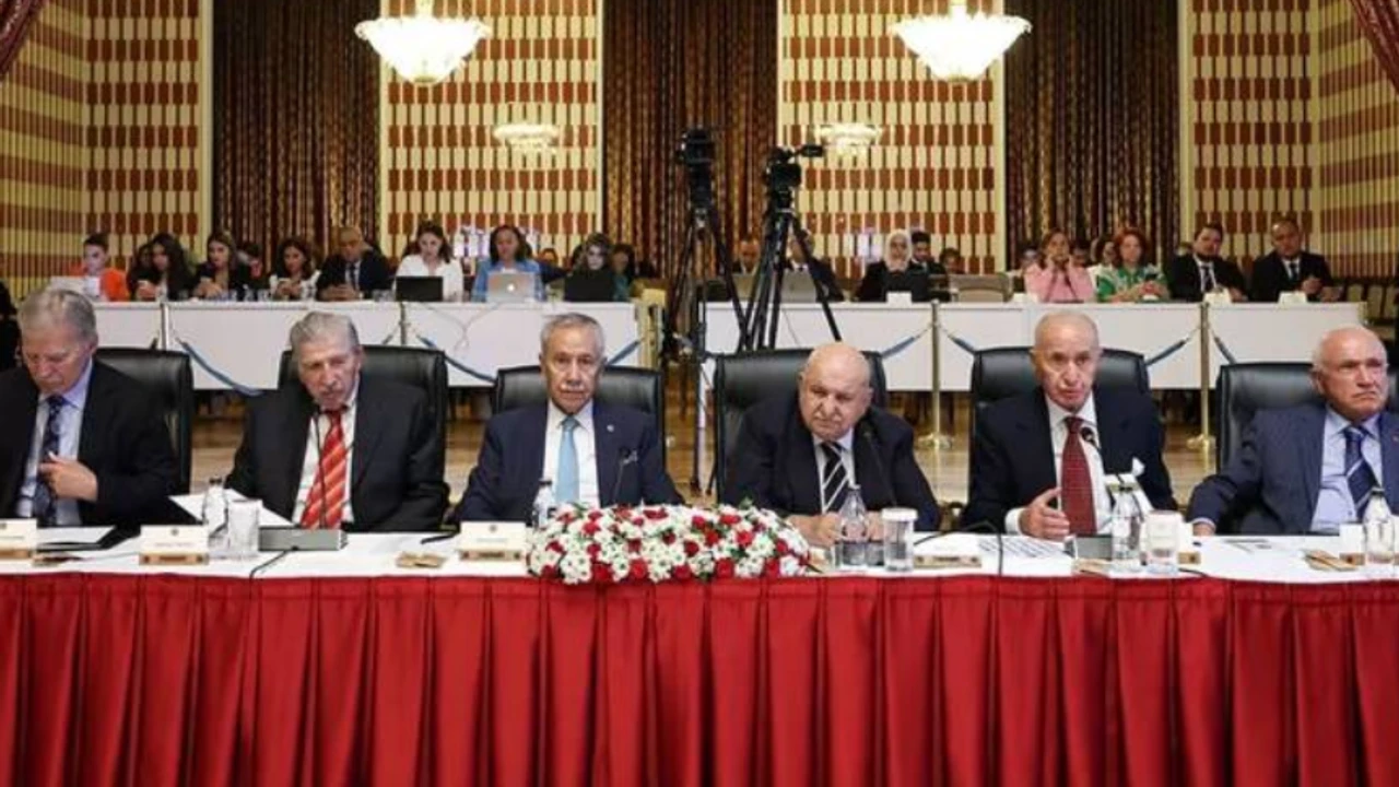 Bülent Arınç'tan Bahçeli'ye tam destek: Umut hakkı konusu gerçekleşmeli