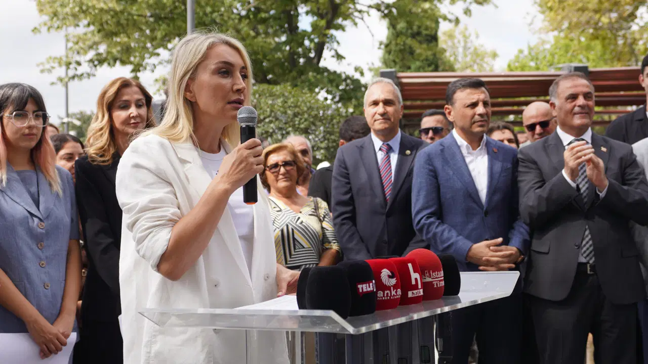 Aileler beşinci kez Saraçhane&#039;de, Dilek İmamoğlu’ndan çağrı: ‘Biz sadece adaletin yerini bulmasını istiyoruz’