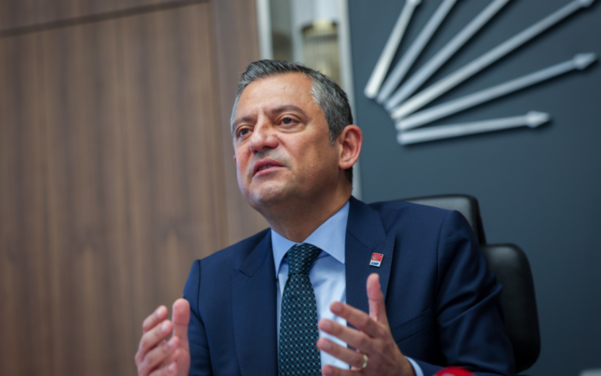 Özgür Özel'den Atatürk'ü silen emniyete tepki: Atatürk’ü silenleri millet kalbinden silmiştir