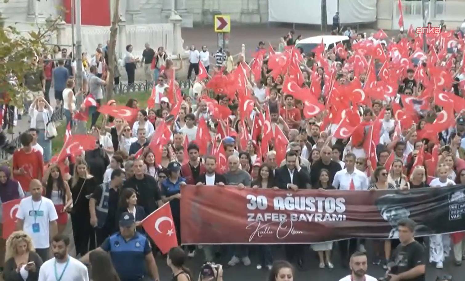 Beşiktaş’ta coşkulu 30 Ağustos yürüyüşü!