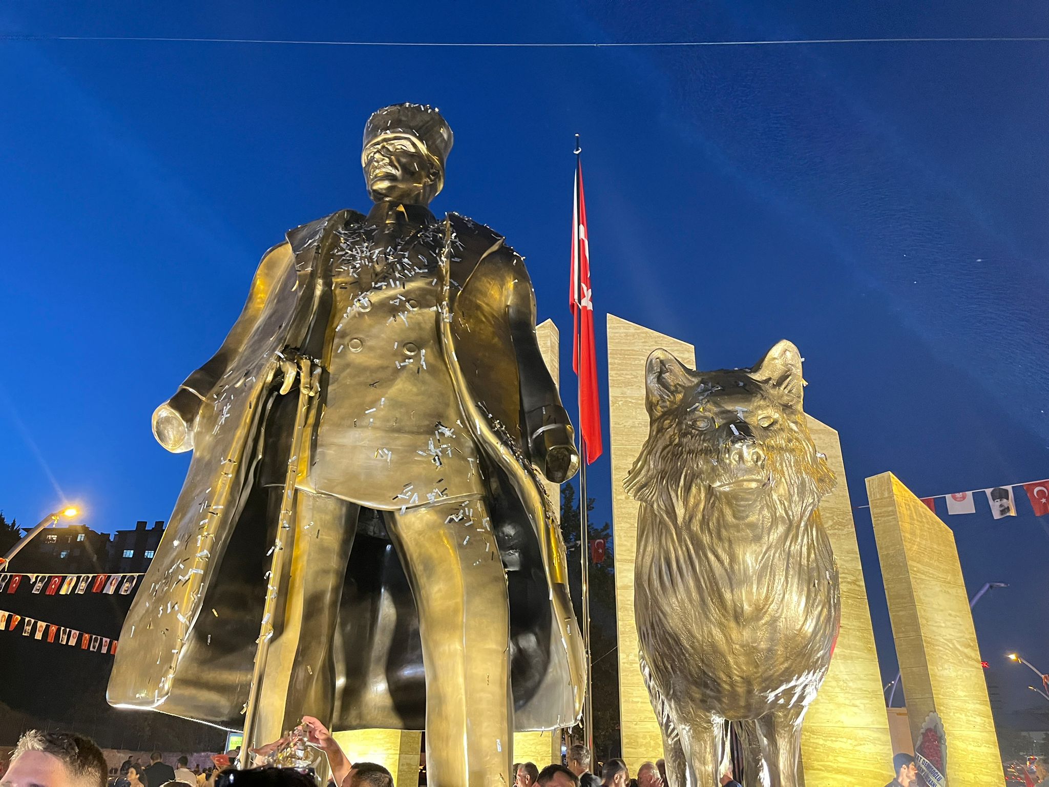 Keçiören'de "30 Ağustos Zafer Anıtı" açıldı