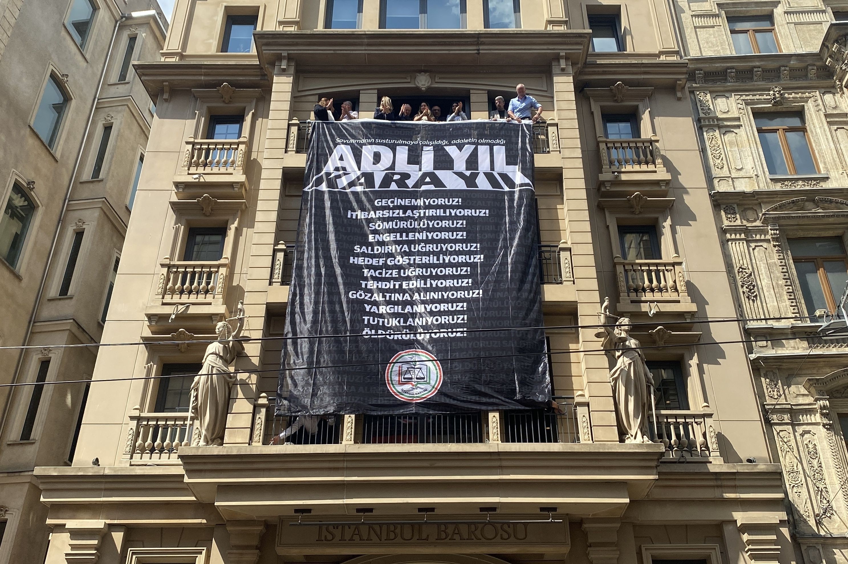 İstanbul Barosu'ndan 'kara yıl' açıklaması: Şafak baskını ile başladı