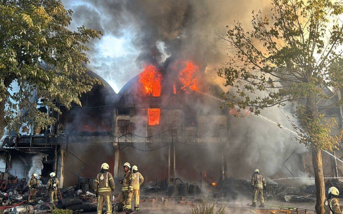 İSTOÇ Ticaret Merkezi'nde yangın