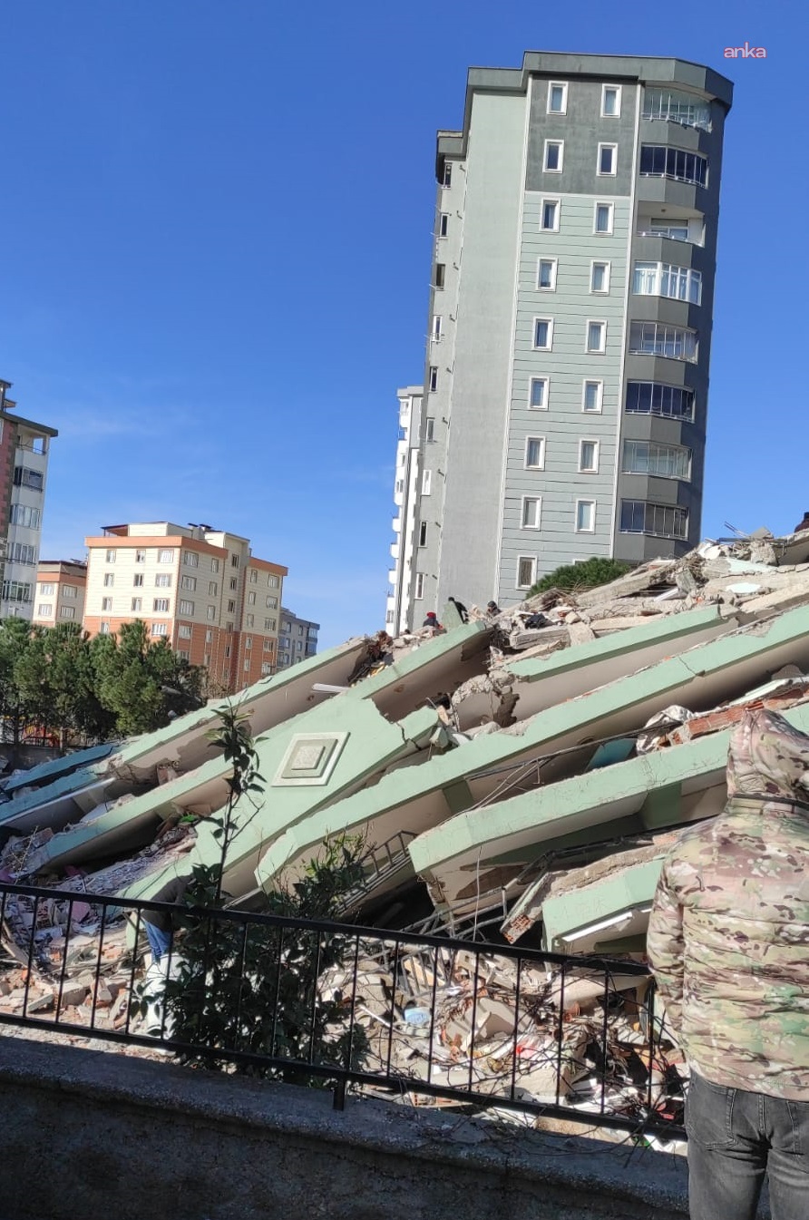 Depremde 63 kişinin öldüğü apartmanın müteahhiti tahliye edildi, davada tutuklu sanık kalmadı