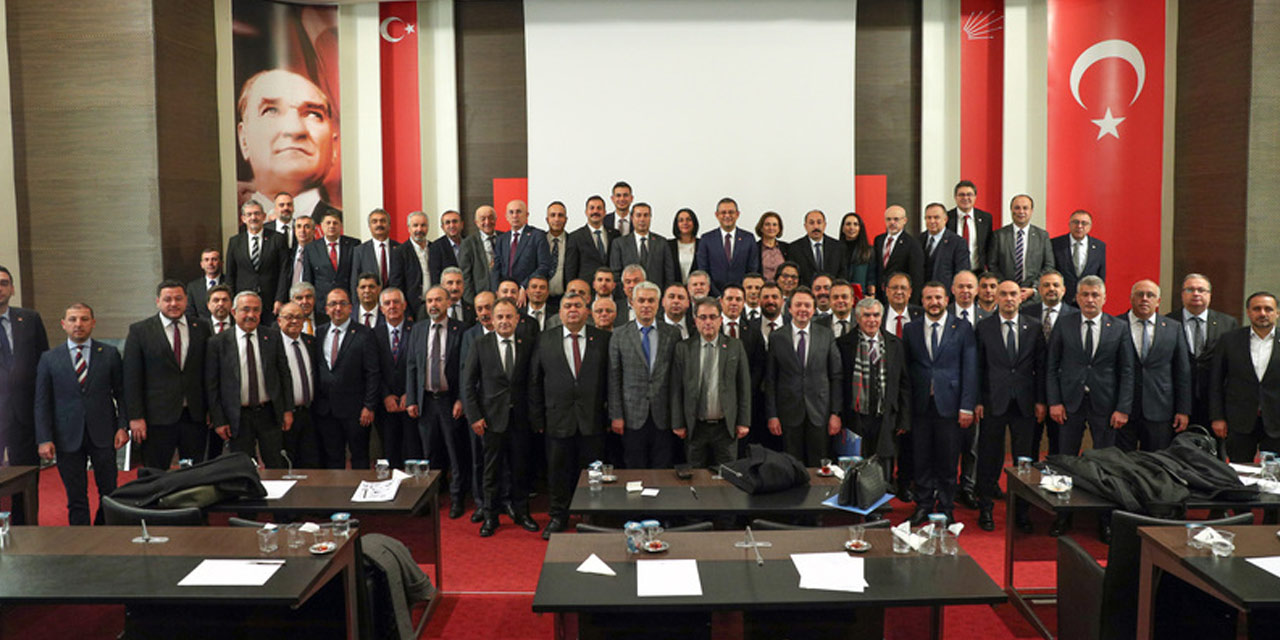 CHP'nin 81 İl Başkanı İstanbul'a yola çıktı