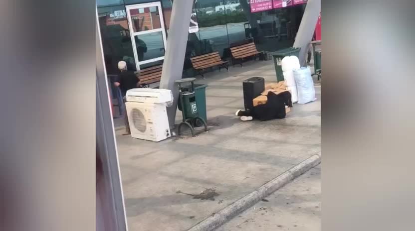 Osmaniye'de bir erkek sokak ortasında tüfekle kızını vurdu!