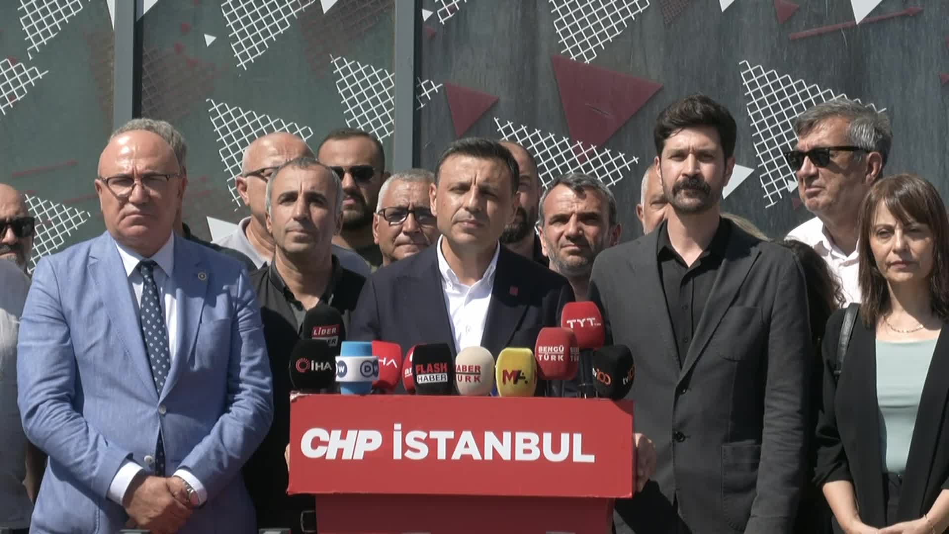 Siyasiler ve sivil toplum örgütlerinden CHP İstanbul İl Başkanlığı’na dayanışma ziyaretleri