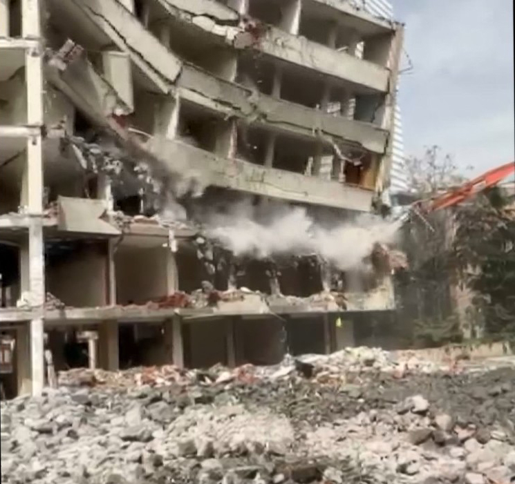 Kötü şöhretli Gayrettepe 'Birinci Şube' binası yıkıldı