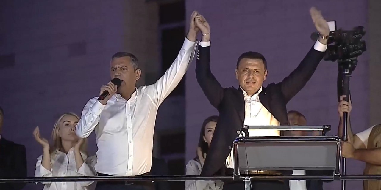 CHP'den kayyım sonrası ilk miting... Özel, bir ismi daha ifşa etti; Gürlek'e seslendi: Sor hesabını