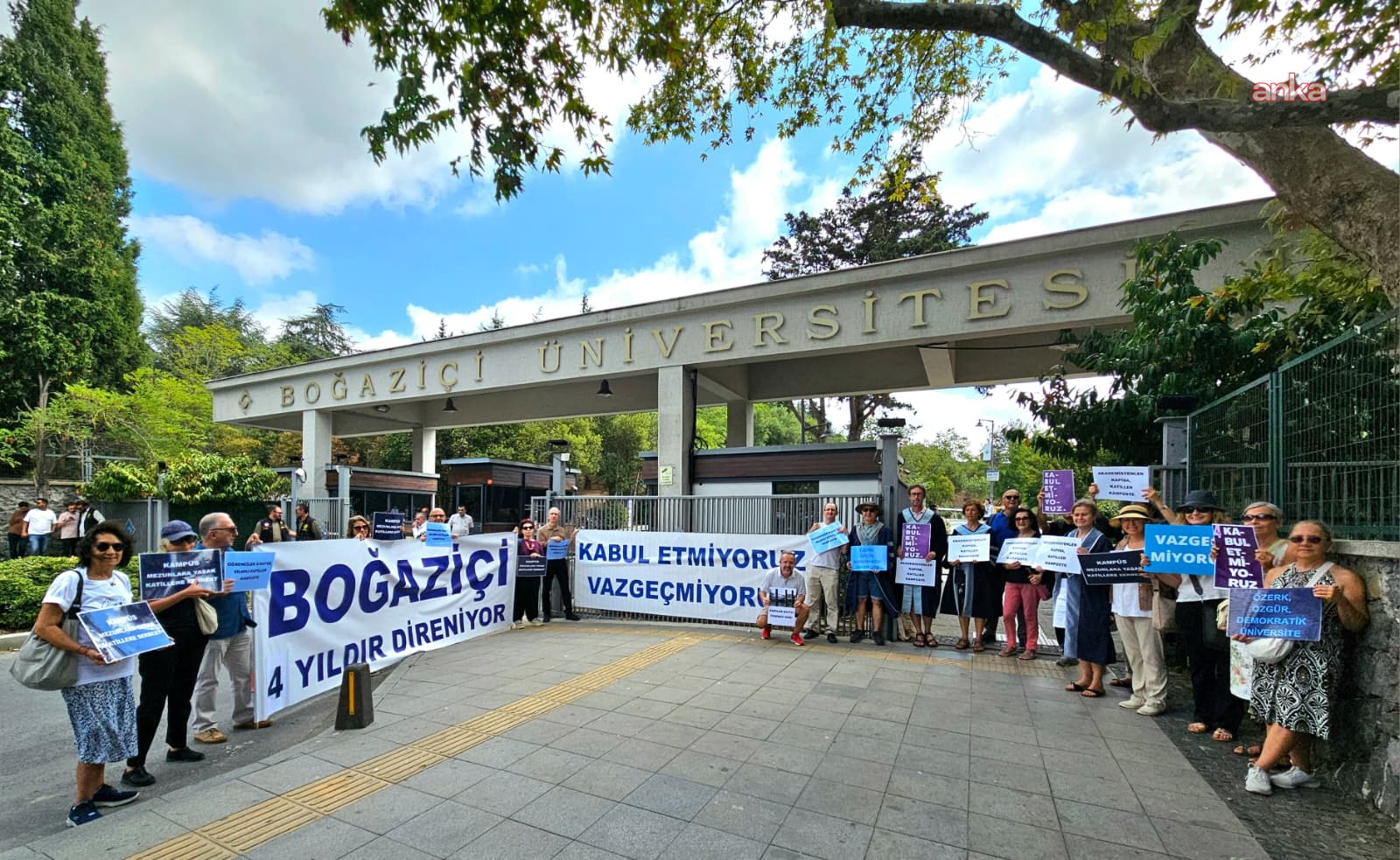 Boğaziçi Mezunları, 15 yaşında öldürülen Hilal için toplandı: "Kayyım yönetim  bir cinayete zemin hazırlanmıştır"