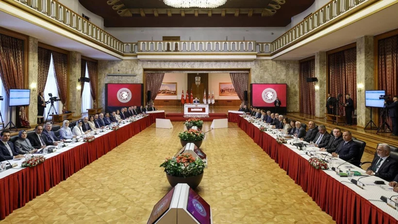 Süreç komisyonunda 'Hizbullah' gerginliği: DEM Partililer 'Domuz bağlarıyla insanları katlettiniz' diyerek toplantıyı terk etti!