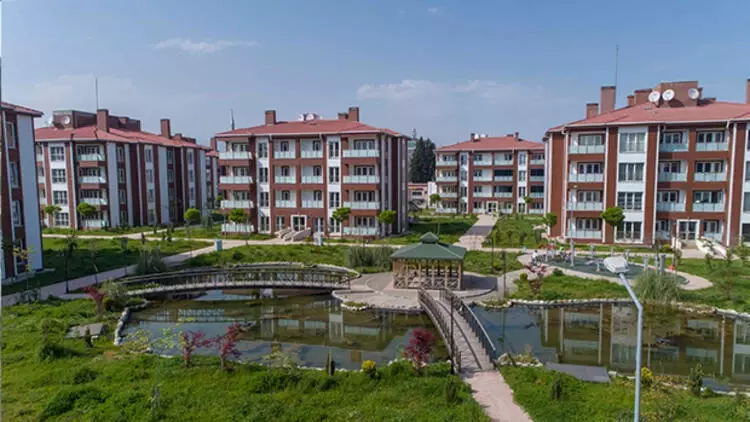 Bakan açıkladı: Evlenen genç çiftlere ev için kontenjan