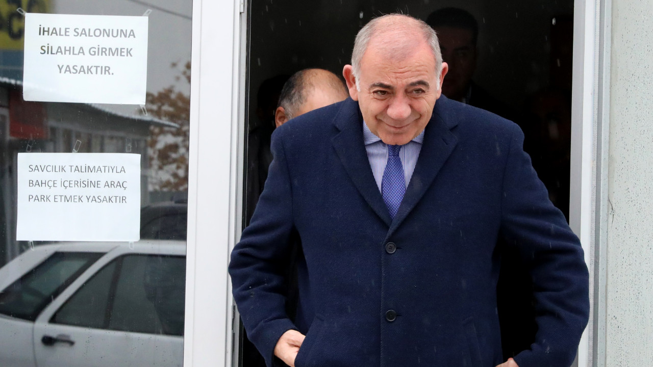 Kayyum Gürsel Tekin durmuyor: Banka hesaplarına erişim için izin istedi!