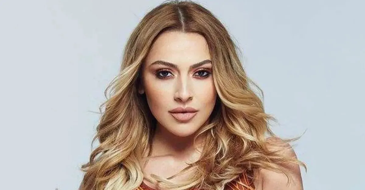 Hadise'den Manifest'e destek: "Kötülüğün sesi çok yüksek olsa da siz susmayın"