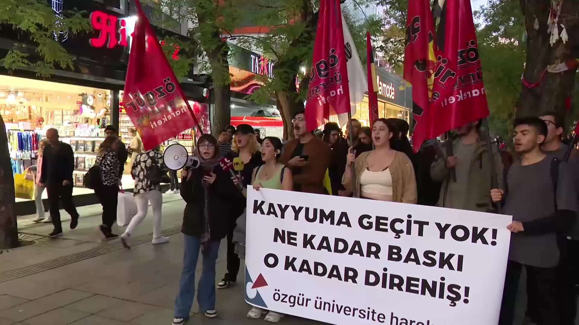 CHP İstanbul'un polis ablukasına alınmasına Ankara'da üniversite öğrencilerinden tepki