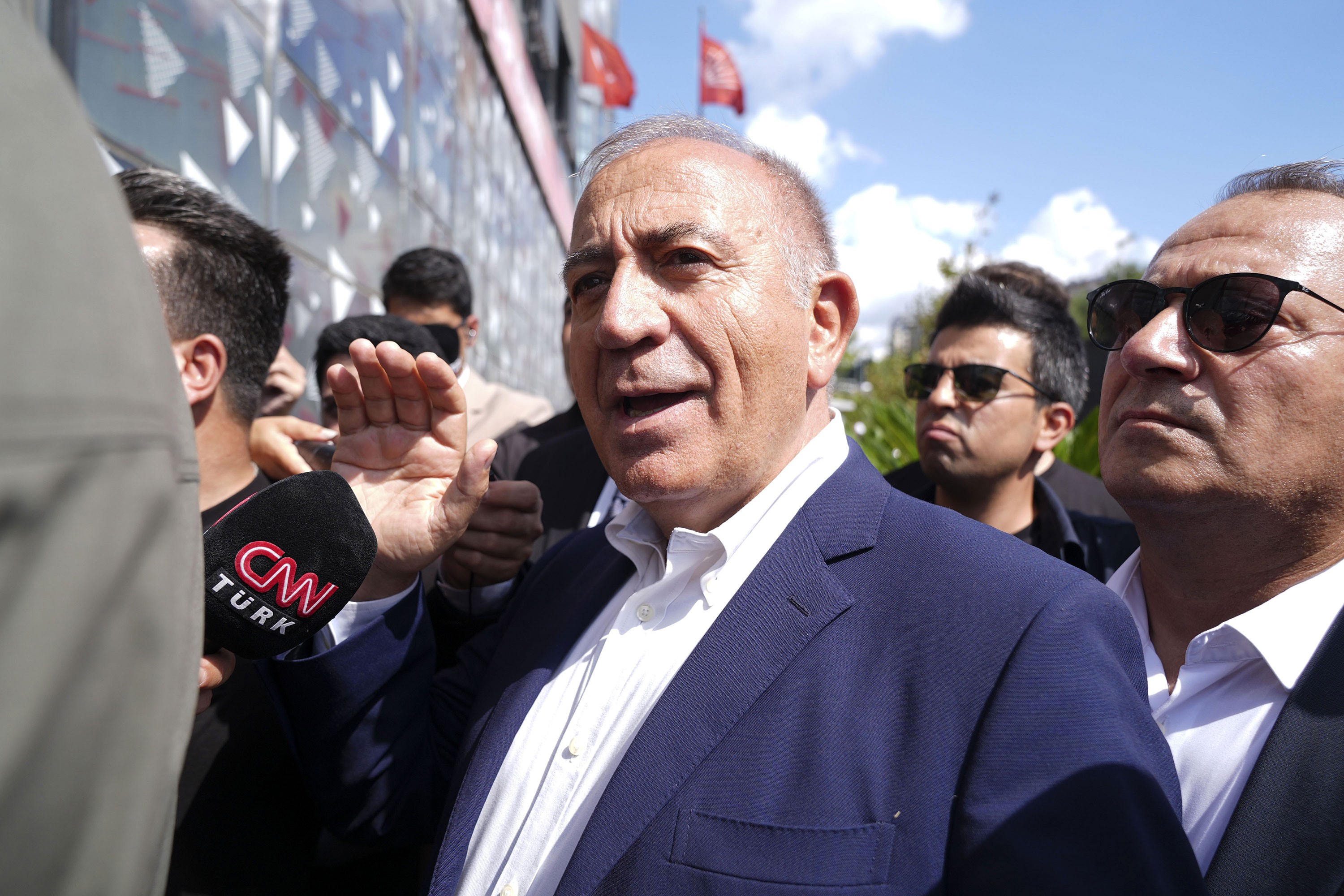 Kayyım Gürsel Tekin: Özgür Özel'i karşılayacağım, il binamız Sarıyer'deki binadır