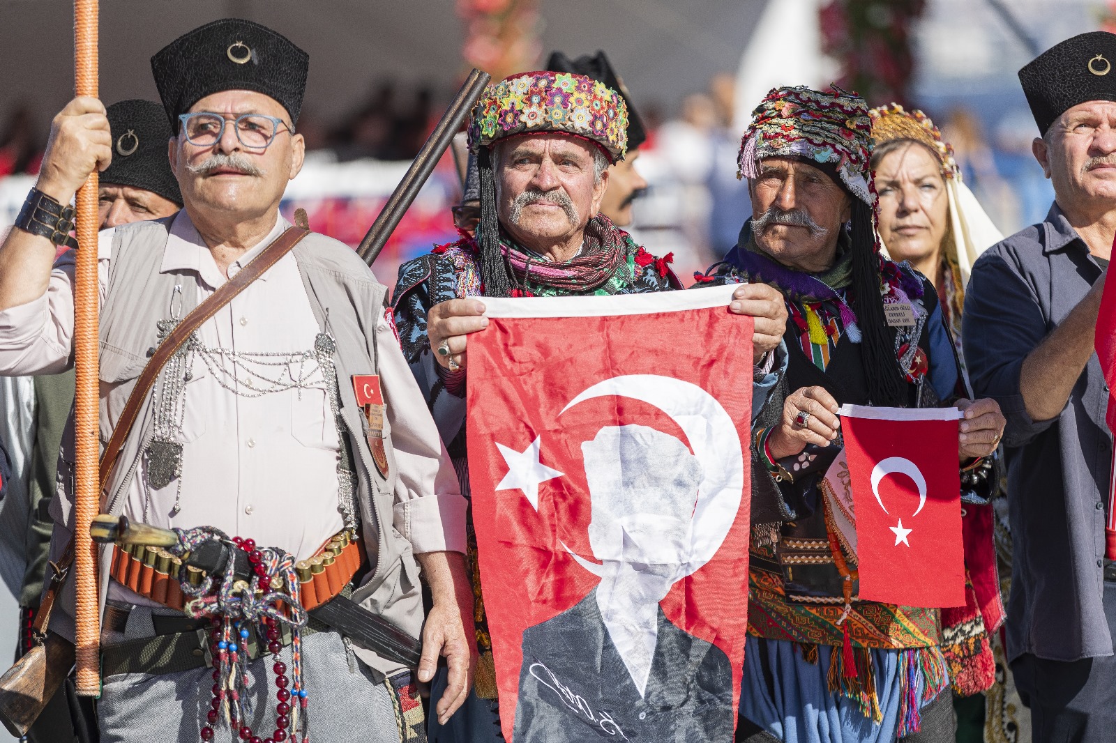 İzmir’de geleneksel zafer yürüyüşü