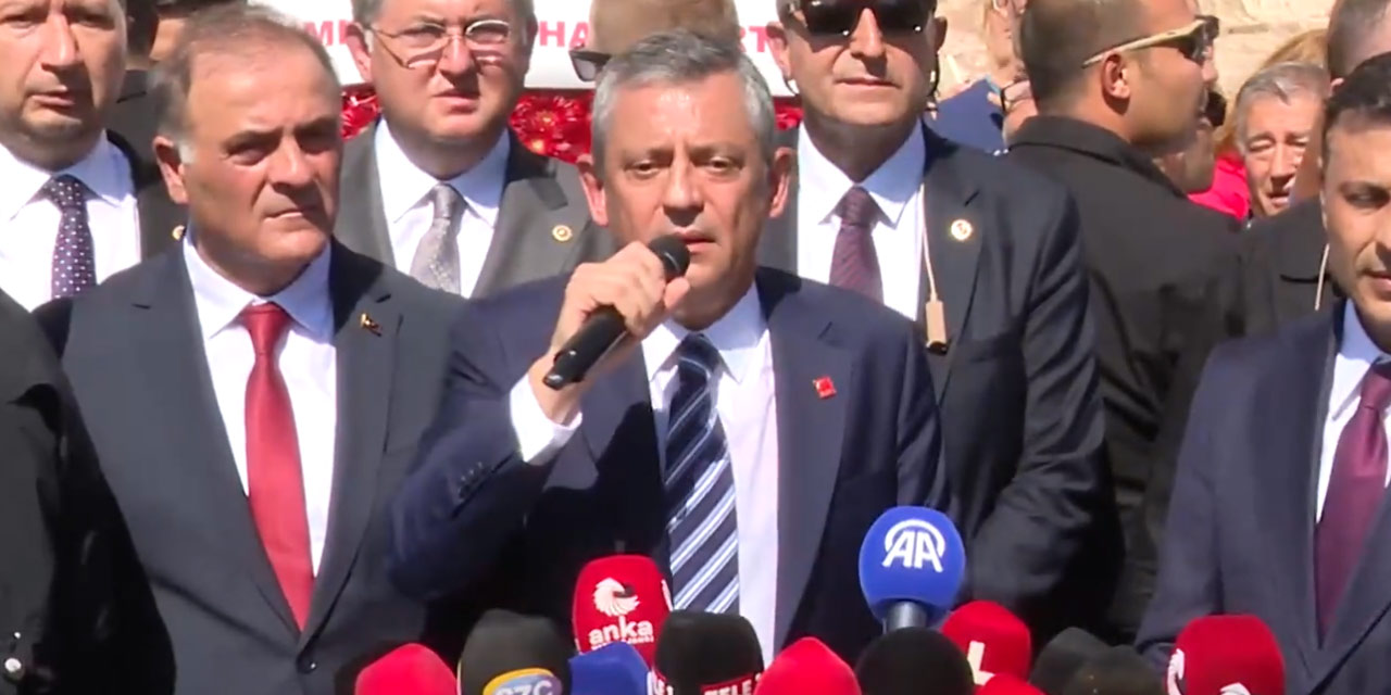 ‘En büyük görevi günün ortasında güneşin altında buraya gelen partili yapıyor’