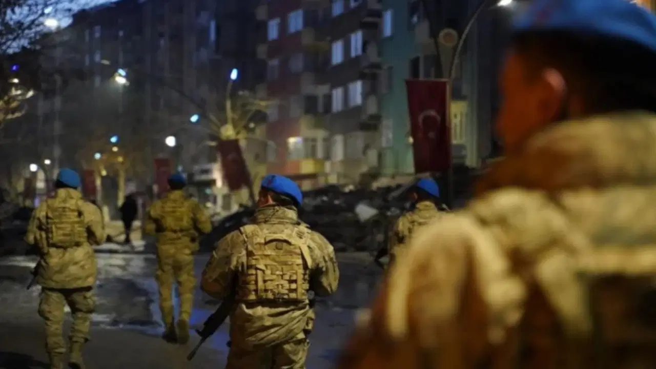 Hatay’da deprem sonrası 'işkence' davası: 13 jandarma hakim karşısına çıktı