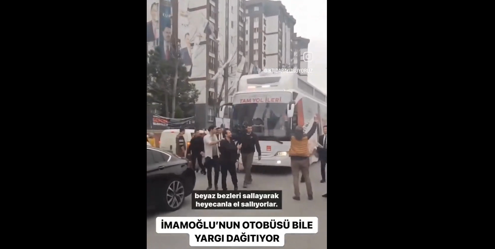 Ekrem İmamoğlu'nun seçim otobüsünden 'rabia' işareti yapanlara akaryakıt fiyatlarını hatırlatarak cevap verildi