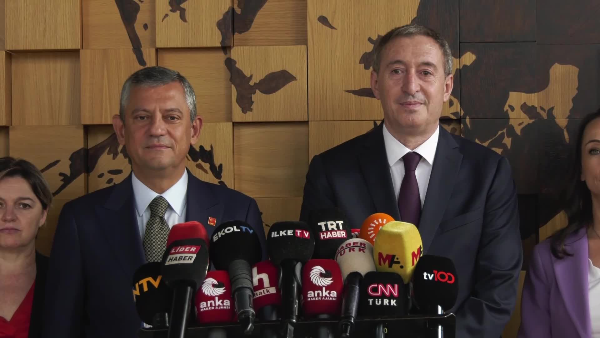 Tuncer Bakırhan: "Hukuksuzluklar karşısında CHP'yle dayanışma içerisinde olacağız"