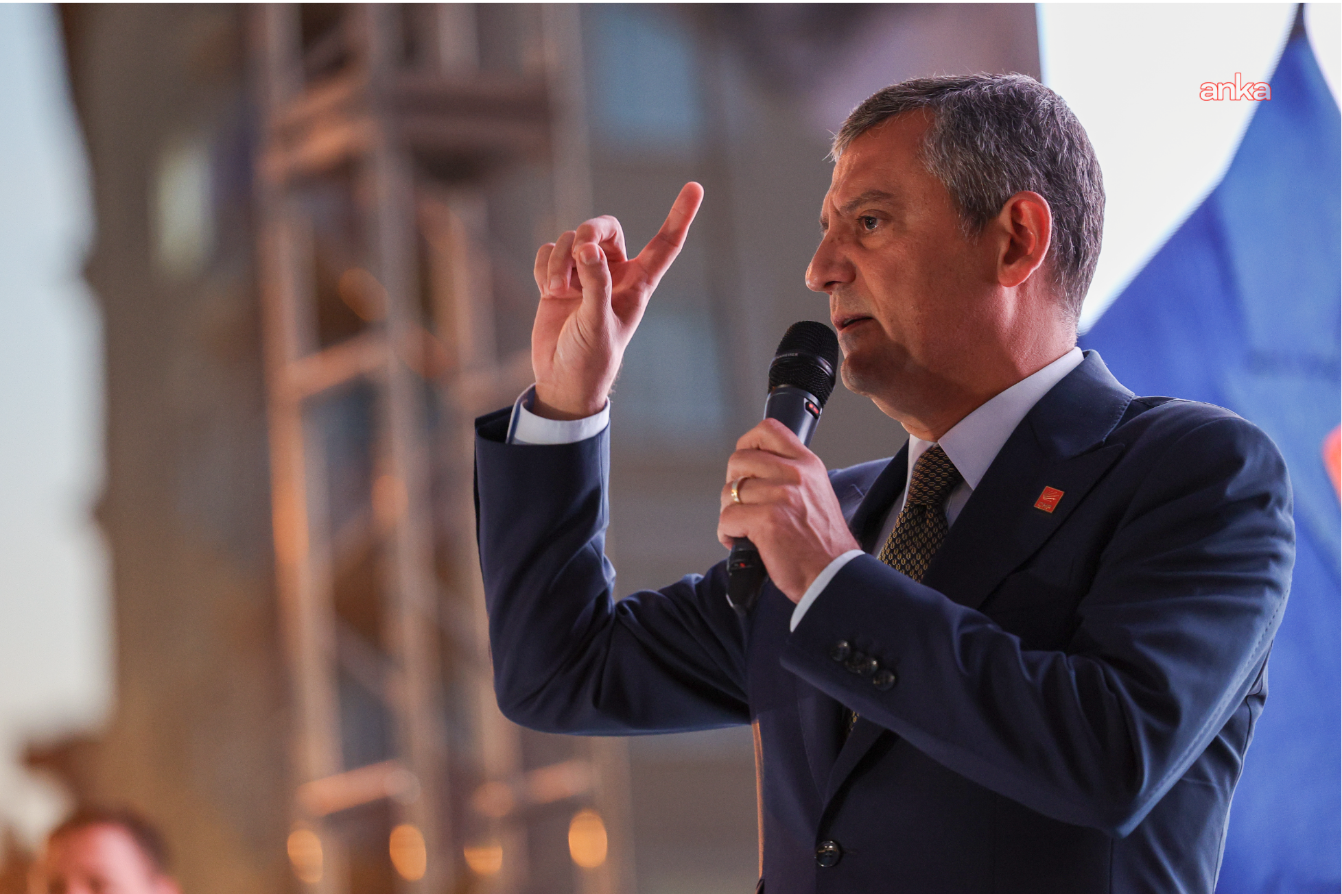 Özgür Özel: "Parti içinde, parti dışında seçilmemiş kimseye hürmetimiz yoktur"