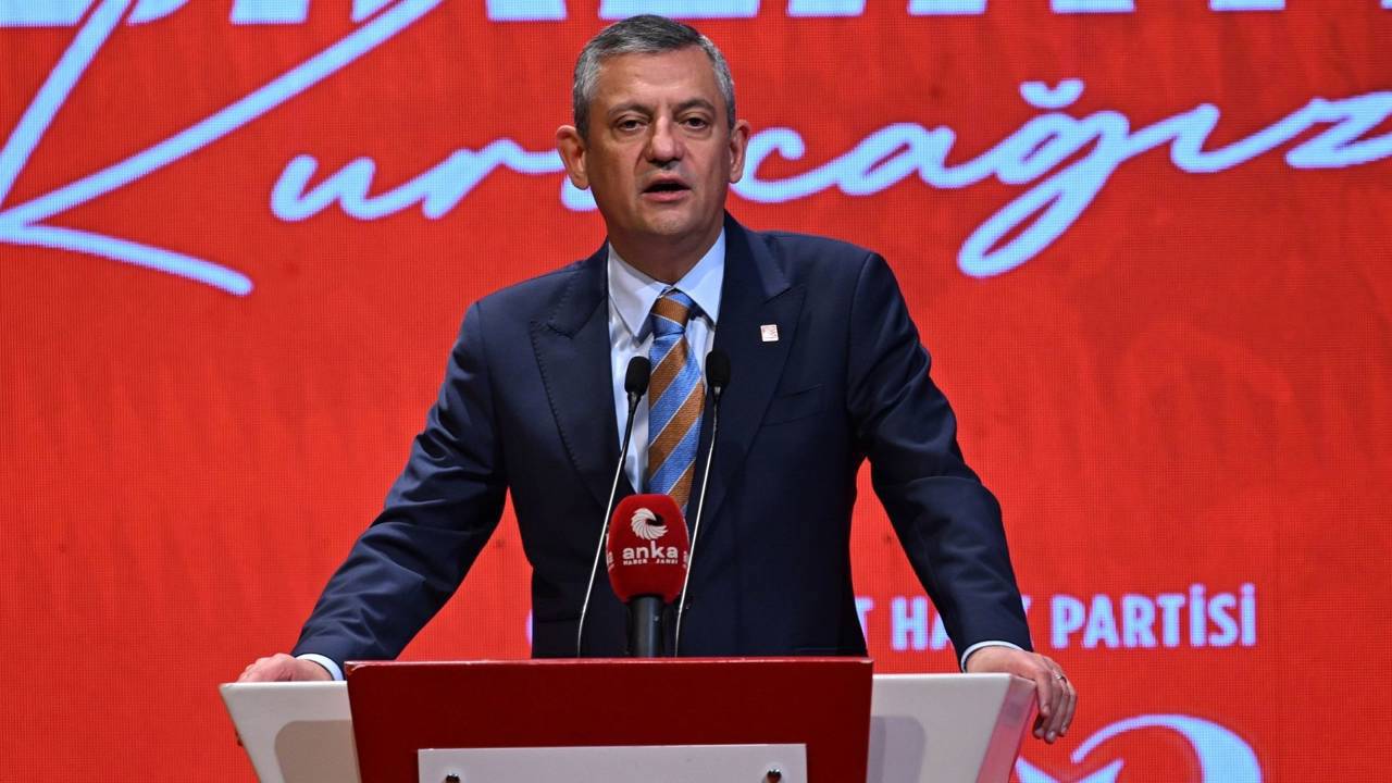 CHP lideri Özgür Özel’den 12 Eylül mesajı: 19 Mart darbesinde aynı yerdeyiz