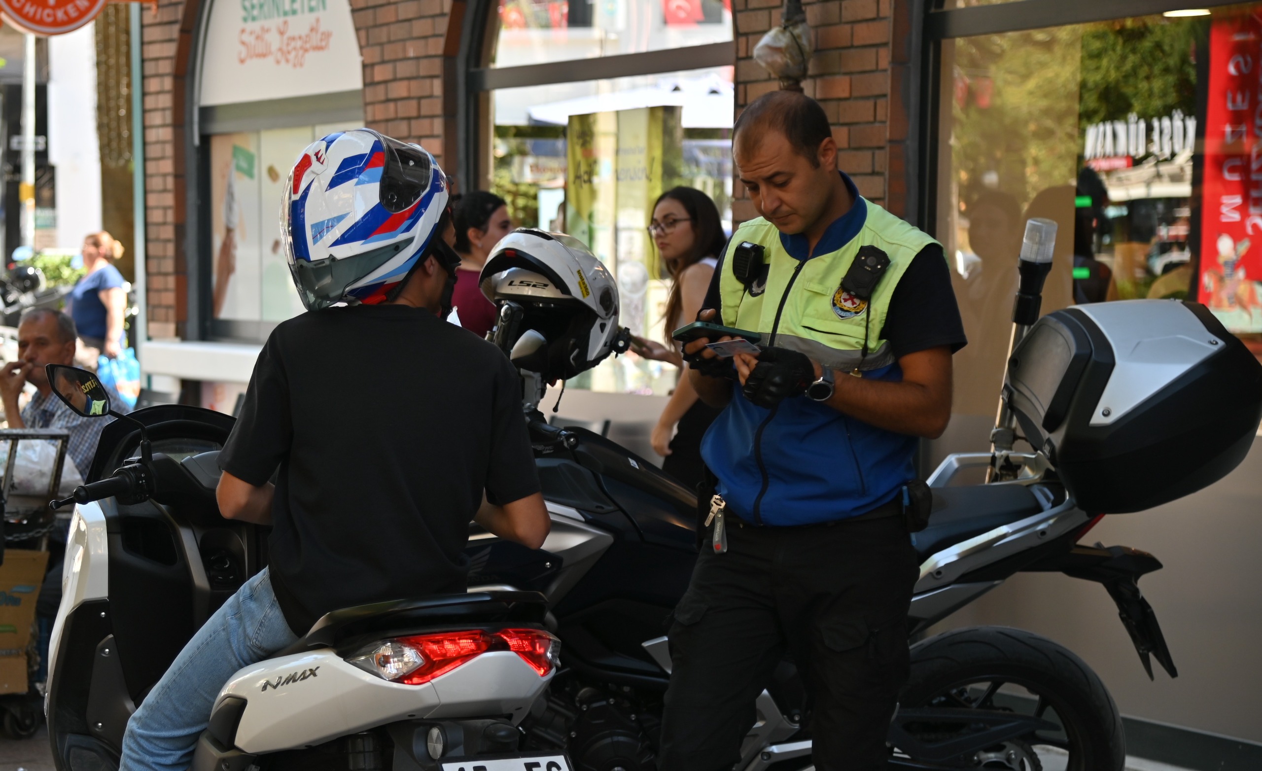Sevgi yollarında motosiklet denetimi: Yaya alanlarını ihlal edenlere ceza