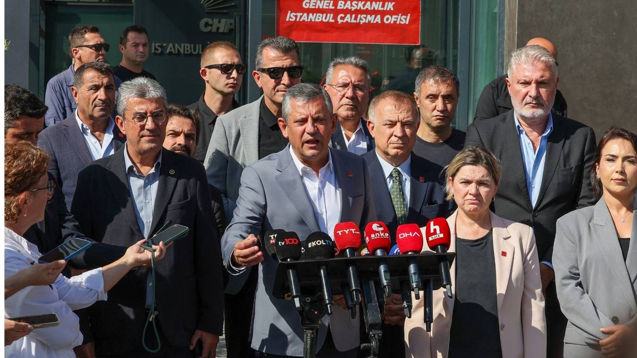 Özgür Özel’den Bayrampaşa Belediyesi operasyonuna ilişkin ilk açıklama: Bayrampaşa’ya çökecekler