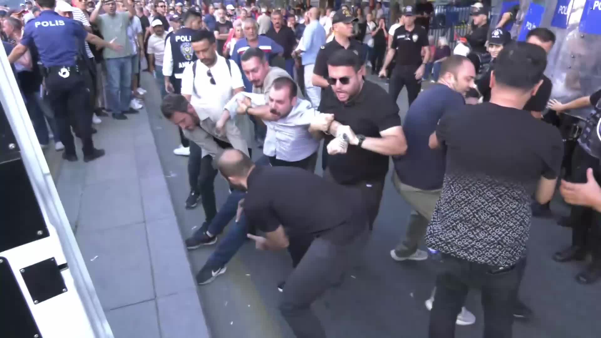 CHP'nin Ankara mitinginde TAYAD'lı 6 kişi gözaltına alındı