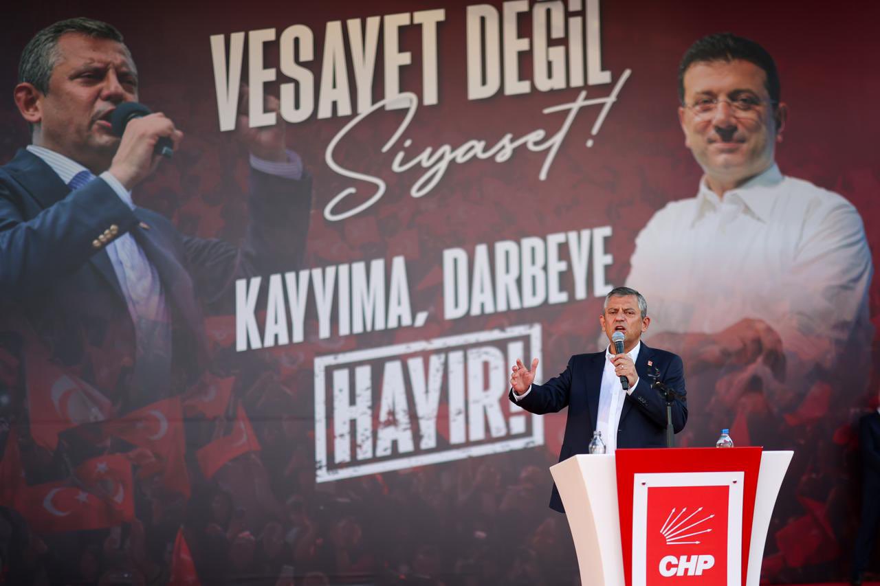Özgür Özel'den Erdoğan'a: "Seni gidi siyasi yankesici, seni"
