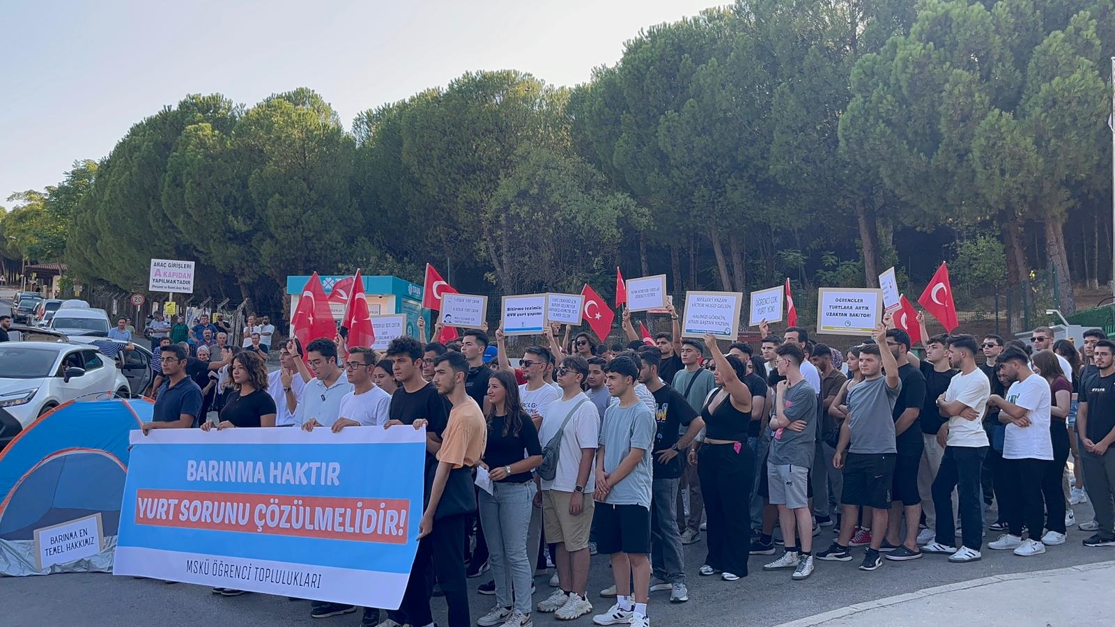 Muğla’da öğrenciler, barınma sorununun çözülmesi için yetkililere seslendi: "Çatısız kalmak kabul edilemez"