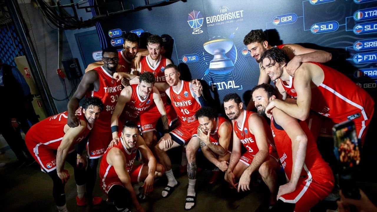 İmamoğlu'ndan 12 Dev Adam'a: "Başınız dik, yüreğiniz rahat olsun. Siz bizim şampiyonumuzsunuz"