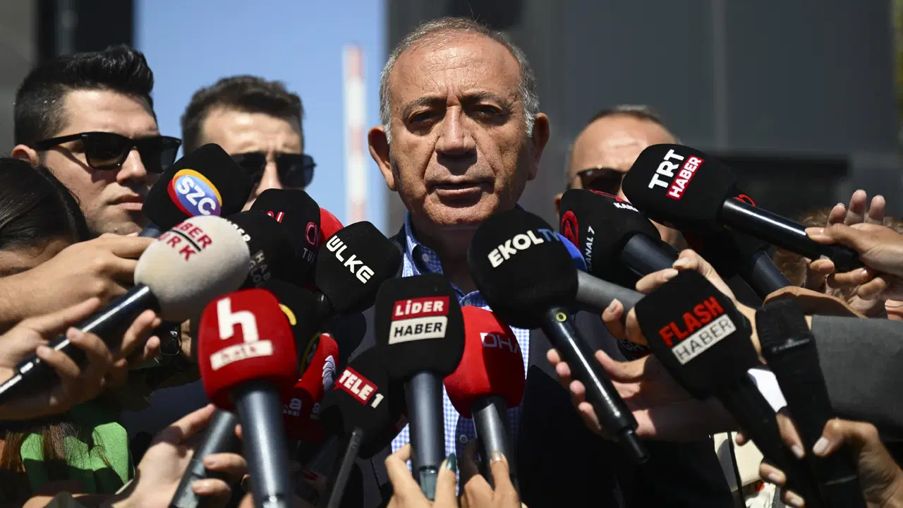 Gürsel Tekin kurultay davası sürerken Özel’in ofisine geldi