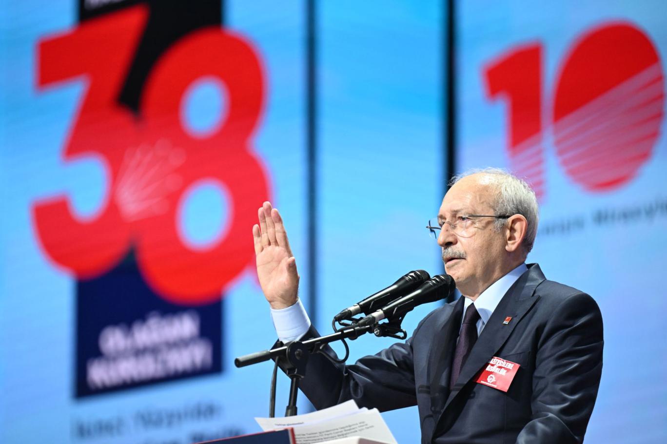 Kurultay davası ertelendi Kılıçdaroğlu evinden ayrılıp ofisine geçti!