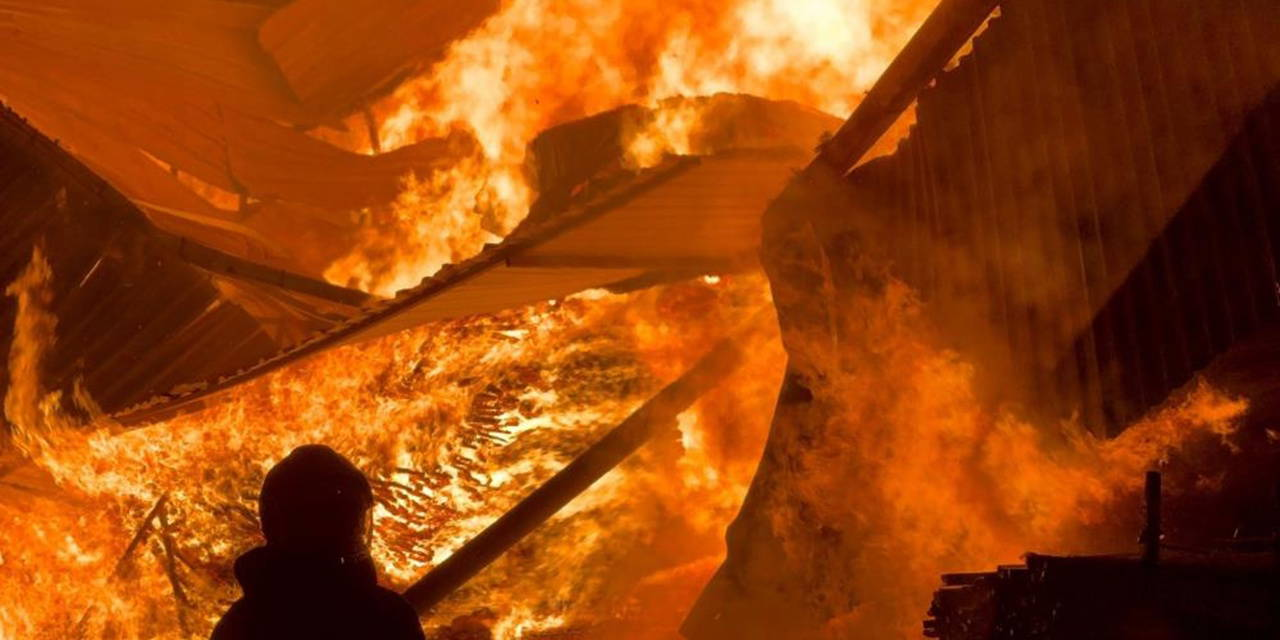 Samsun'da yangın paniği! Alevler fabrikayı sardı