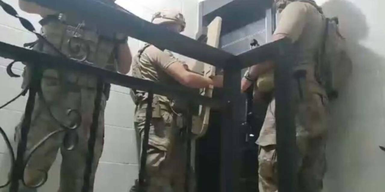 Deniz Kuvvetleri’nde şafak baskını