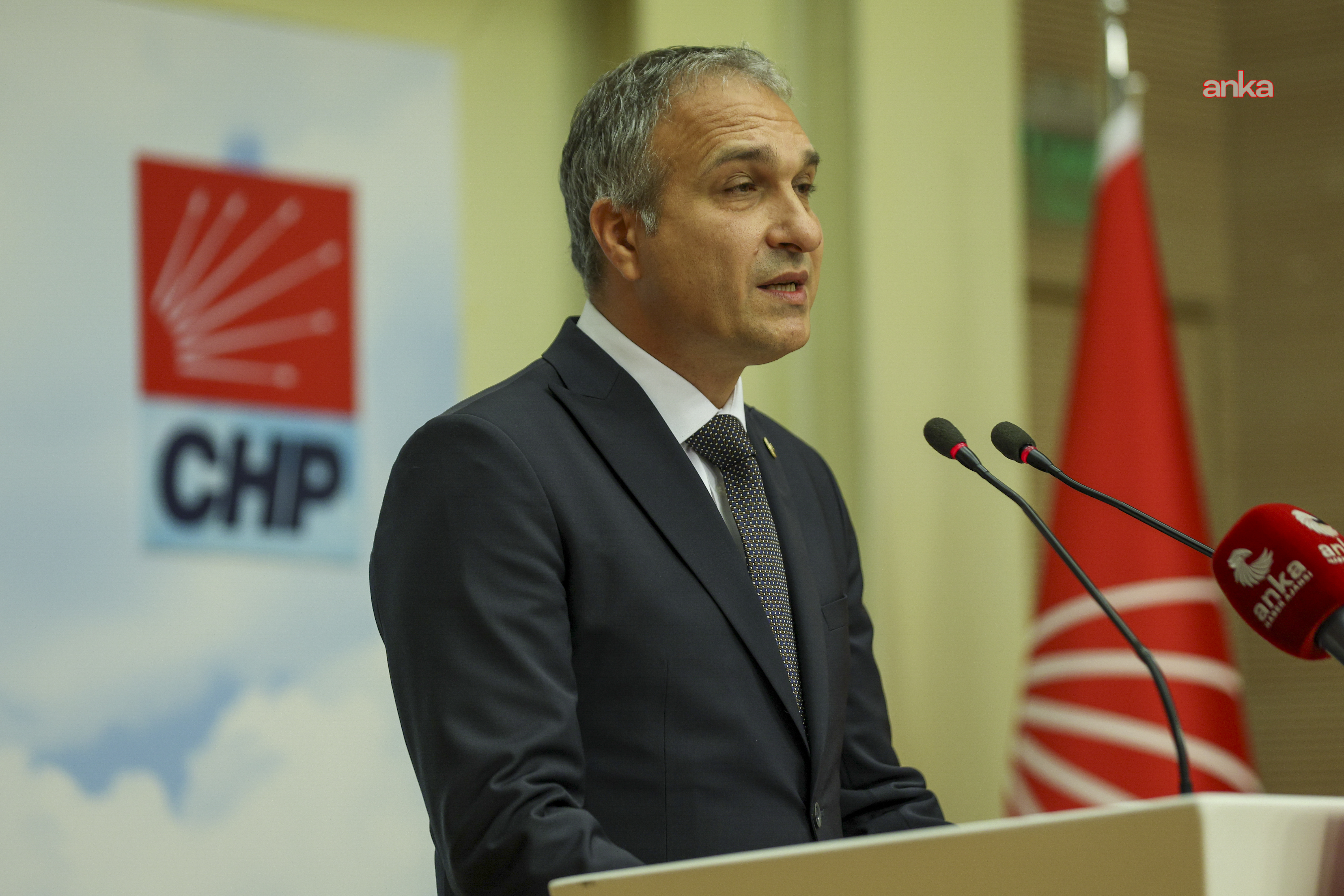 Suat Özçağdaş’tan Bakan Tekin’e: “Öğretmen ihtiyacının kadrolu atamalarla karşılanmamasının gerekçesi nedir”