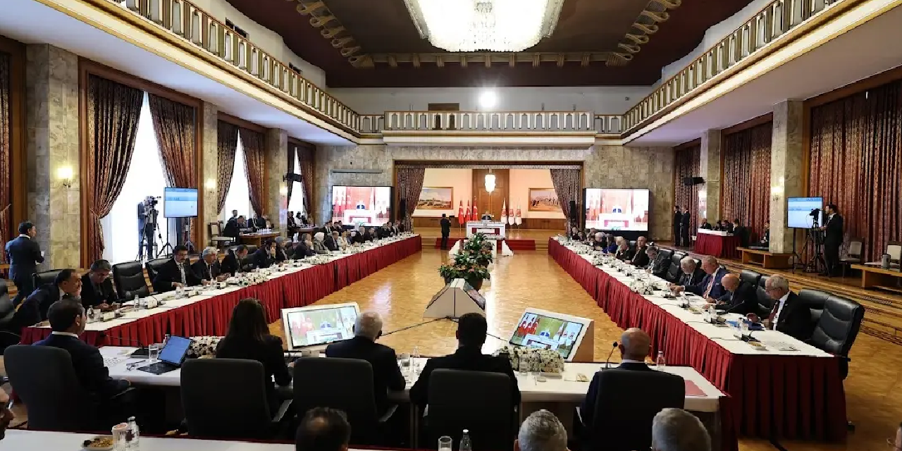 Tansiyon yükselince komisyonu terk etmişlerdi: DEM Parti'den açıklama geldi!