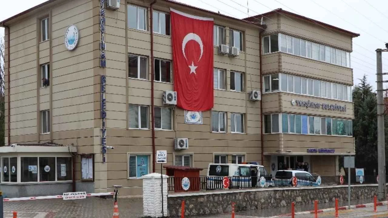 AKP'li belediye başkanı gözaltına alındı